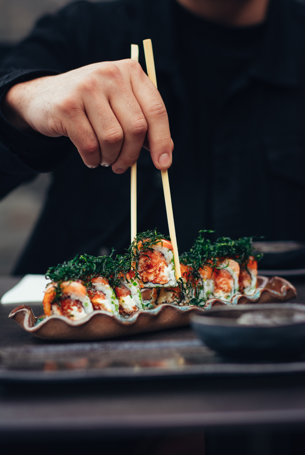 uramaki salmão kuro